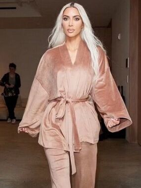 SKIMS by Kim Kardashian Velour Fleece Wrap Short Robe